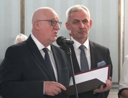 Poseł Andrzej Gut-Mostowy - Wręczenie zaświadczenia o wyborze 26 października 2023 roku.