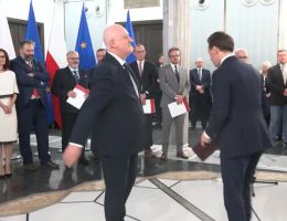 Poseł Grzegorz Braun - Wręczenie zaświadczenia o wyborze 26 października 2023 roku.