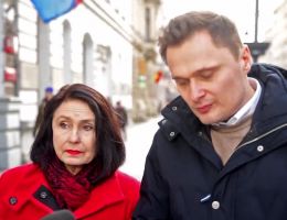 Pułkownik Sienkiewicz dokonuje gwałtu na Konstytucji